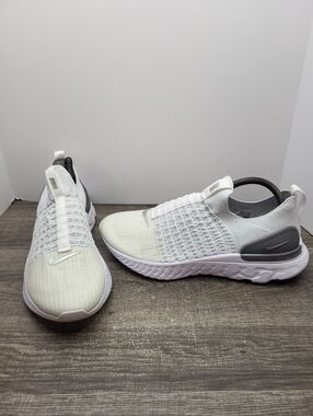 Nike React Phantom Run Flyknit 2 Shoes Womens Size 11 White Sneakers CJ0280-100